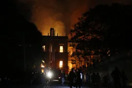 Imagem ilustrativa da imagem Incêndio atinge Museu Nacional do Rio de Janeiro
