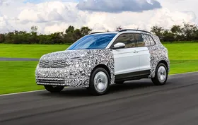 Imagem ilustrativa da imagem A um passo de ser lançado, SUV Volkswagen T-Cross faz teste no Brasil