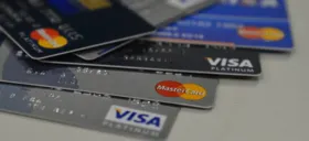 Imagem ilustrativa da imagem Bancos poderão acelerar redução do limite do cartão de crédito