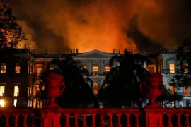 Imagem ilustrativa da imagem Incêndio que destruiu 90% do Museu Nacional completa um mês