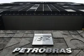 Imagem ilustrativa da imagem Petrobras demite funcionários com prisão decretada na Lava Jato