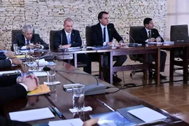 Imagem ilustrativa da imagem Bolsonaro define primeiras ações de governo em reunião com ministros