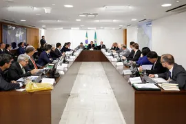 Imagem ilustrativa da imagem Bolsonaro já está reunido com os 22 ministros no Palácio do Planalto