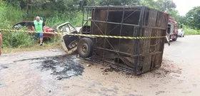 Imagem ilustrativa da imagem Acidente entre carro e caminhonete termina com duas mortes na GO-215, em Pontalina