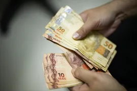 Imagem ilustrativa da imagem Governo propõe salário mínimo de R$ 1.040 para o próximo ano