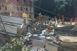 Imagem ilustrativa da imagem Desabamento de prédios deixa pelo menos dois mortos no Rio