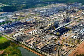 Imagem ilustrativa da imagem Petrobras sobe preço da gasolina nas refinarias em R$ 0,10