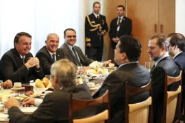 Imagem ilustrativa da imagem Bolsonaro recebe presidentes do Legislativo e Judiciário no Alvorada