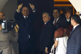 Imagem ilustrativa da imagem Bolsonaro discute pacto federativo com governadores e senadores