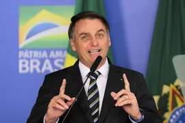 Imagem ilustrativa da imagem Bolsonaro: dinheiro retirado de universidades será investido na base