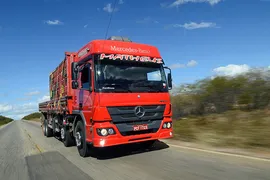 Imagem ilustrativa da imagem Mercedes-Benz faz ação com os caminhões Accelo e Atego na Ceasa