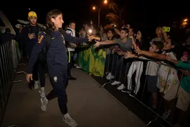 Imagem ilustrativa da imagem Com Neymar, Seleção chega em Brasília e recebe apoio da torcida