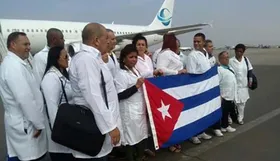 Imagem ilustrativa da imagem Governo regulamenta concessão de residência a médicos cubanos