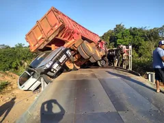Imagem ilustrativa da imagem Acidente causa interdição de ponte feita pelo exército na GO-060, em Israelândia