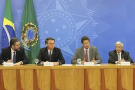 Imagem ilustrativa da imagem Governo afirma que dados sobre desmatamento estão errados e prejudicam a imagem do  Brasil