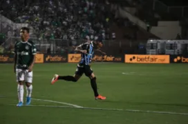 Imagem ilustrativa da imagem Com quatro minutos Grêmio vira e elimina Palmeiras da Copa Libertadores da América