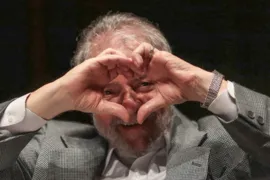 Imagem ilustrativa da imagem Lula é transferido para presídio em São Paulo