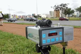 Imagem ilustrativa da imagem Bolsonaro manda suspender uso de radares nas rodovias federais