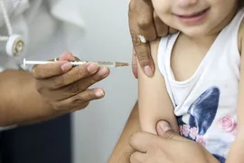 Imagem ilustrativa da imagem Sarampo: estados recebem doses extras da vacina tríplice viral