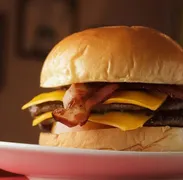 Imagem ilustrativa da imagem Cansado dos clássicos fast foods? Conheça 10 hamburguerias em Goiânia  que você precisa conhecer.