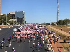 Imagem ilustrativa da imagem Marcha das Margaridas fecha Eixo Monumental em Brasília