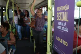 Imagem ilustrativa da imagem Aparecida faz campanha de combate ao assédio às mulheres nos ônibus