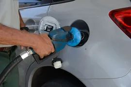 Imagem ilustrativa da imagem Petrobras eleva preço da gasolina em 3,5% e do diesel em 4,2%