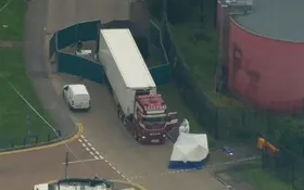 Imagem ilustrativa da imagem Caminhão é encontrado no Reino Unido com 39 pessoas mortas