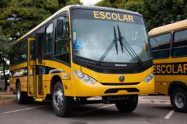 Imagem ilustrativa da imagem Presidente Jair Bolsonaro participa de entrega de ônibus escolares nesta quinta-feira, em Goiás
