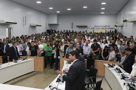 Imagem ilustrativa da imagem Fake news sobre UniRV leva multidão à Câmara de Rio Verde