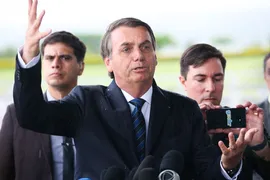 Imagem ilustrativa da imagem Bolsonaro pede que Congresso amplie posse e porte de armas
