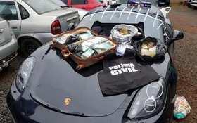 Imagem ilustrativa da imagem Polícia encontra R$ 1,3 milhão em Porsche apreendido durante operação