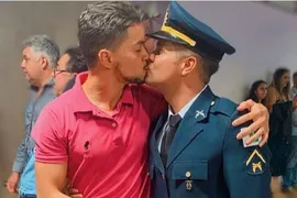 Imagem ilustrativa da imagem PM que beijou namorado em formatura no DF é ameaçado de morte