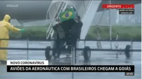 Imagem ilustrativa da imagem Brasileiros resgatados na China chegam à Base Aérea de Anápolis (GO)