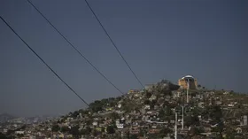Imagem ilustrativa da imagem Moradores da comunidade Morro do Adeus, Rio, são submetidos a  cadastros por quadrilha