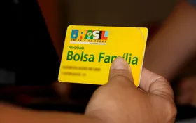 Imagem ilustrativa da imagem Após críticas governo cancela transferência de R$ 83,9 milhões do Bolsa Família para comunicação
