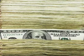Imagem ilustrativa da imagem Dólar ultrapassa R$ 5