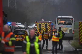 Imagem ilustrativa da imagem Trem descarrila e deixa 21 pessoas feridas na França
