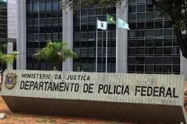 Imagem ilustrativa da imagem Bolsonaro efetiva André Mendonça no Ministério da Justiça e Alexandre Ramagem no comando da PF