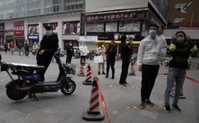 Imagem ilustrativa da imagem Moradores de Wuhan, epicentro da pandemia de Covid-19, são orientados a permanecerem em quarentena