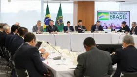 Imagem ilustrativa da imagem Bolsonaro publica trecho da lei de abuso que prevê prisão para divulgação de vídeo