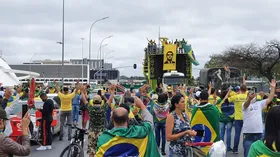 Imagem ilustrativa da imagem Manifestantes fazem carreata em apoio a Bolsonaro