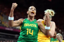 Imagem ilustrativa da imagem Pivô campeã da WNBA alerta para o combate ao racismo: 'Tem que ser diário'