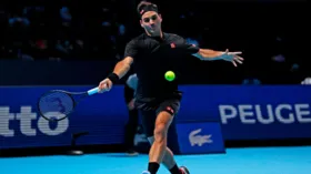 Imagem ilustrativa da imagem Federer passa por nova cirurgia no joelho e anuncia que não jogará mais em 2020