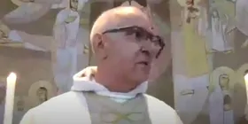 Imagem ilustrativa da imagem Assaltantes invadem missa e padre pede ajuda: “Chamem a polícia”