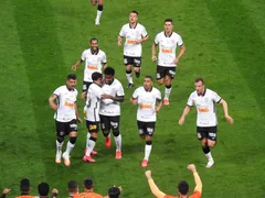 Imagem ilustrativa da imagem No retorno do Campeonato Paulista, Corinthians vence o Palmeiras e mantêm chances de classificação