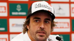 Imagem ilustrativa da imagem Bicampeão, Alonso é confirmado pela Renault e volta para a Fórmula 1 em 2021