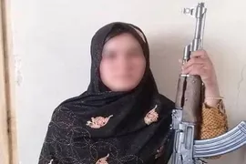 Imagem ilustrativa da imagem Após morte dos pais, garota de 16 anos se vinga e mata talibãs