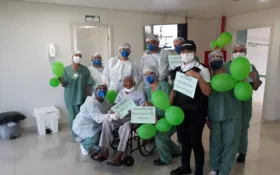 Imagem ilustrativa da imagem Três pacientes curados da Covid-19  recebem alta do hospital de Itumbiara