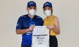 Imagem ilustrativa da imagem Hugo recebe doação de 2 mil máscaras do piloto da SotckCar Tuca Antoniazi